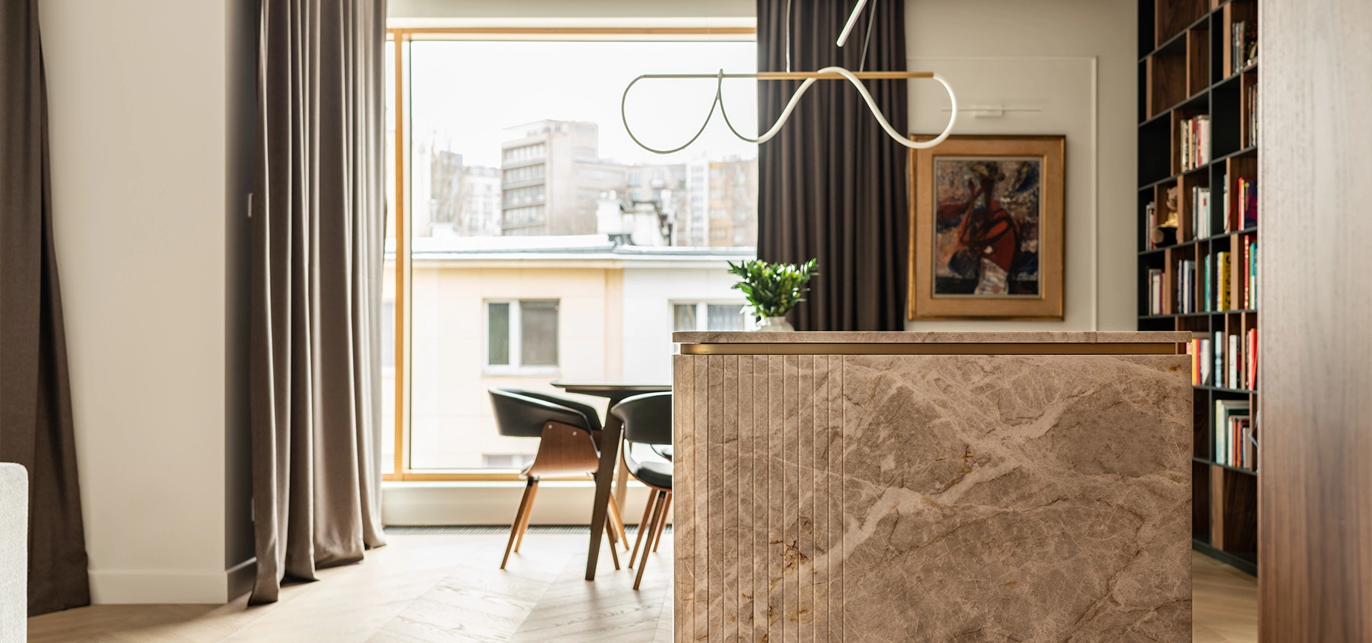 półka z książkami